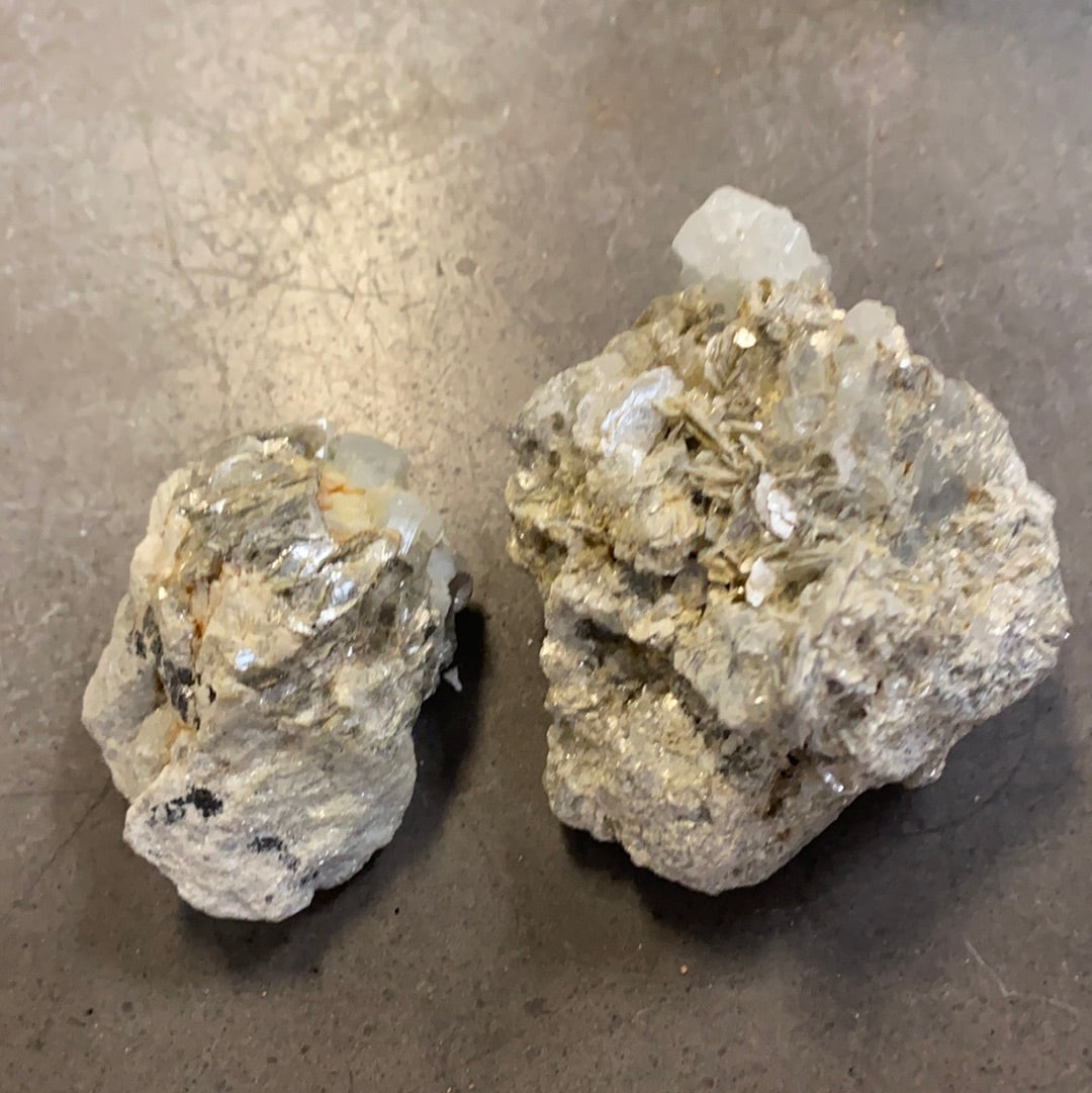 Aquamarine in mica clusters.