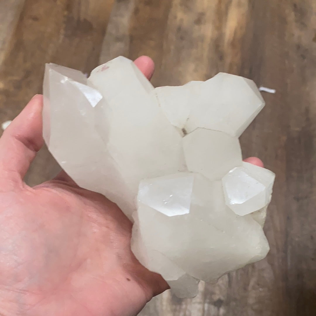 A picture of a quartz cluster.